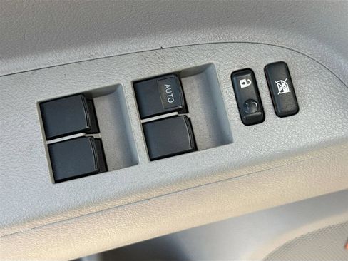 Used 2012 Toyota Highlander Limited w/ Tow Pkg image 15