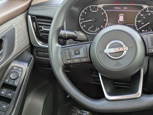Used 2023 Nissan Rogue SV image 20