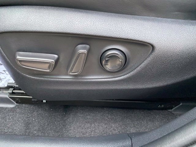 Used 2020 Toyota RAV4 Limited AWD/4WD image 32