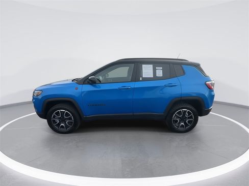 Used 2024 Jeep Compass Trailhawk image 5