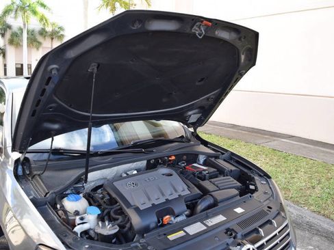 Used 2015 Volkswagen Passat TDI SEL Premium image 78
