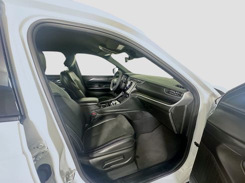 Used 2023 Jeep Grand Cherokee L Laredo RWD image 32
