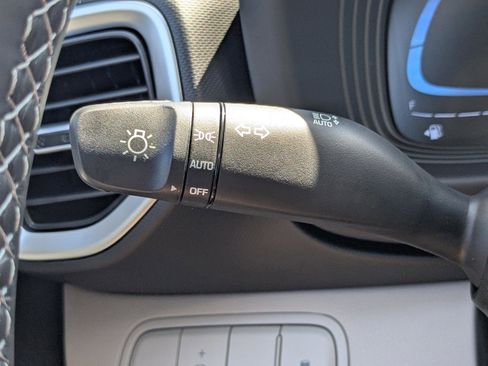 New 2025 Hyundai Venue SEL FWD image 23