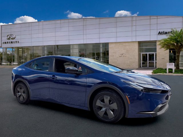 Used 2024 Toyota Prius LE FWD image 2