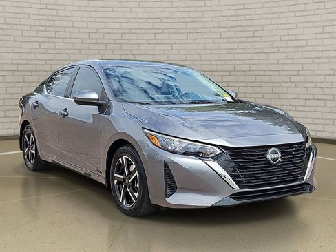 Used 2024 Nissan Sentra SV image 3