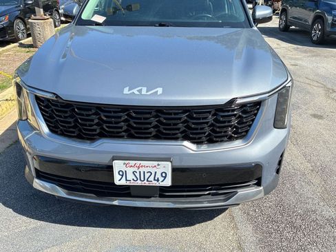 Used 2024 Kia Sorento S FWD image 2