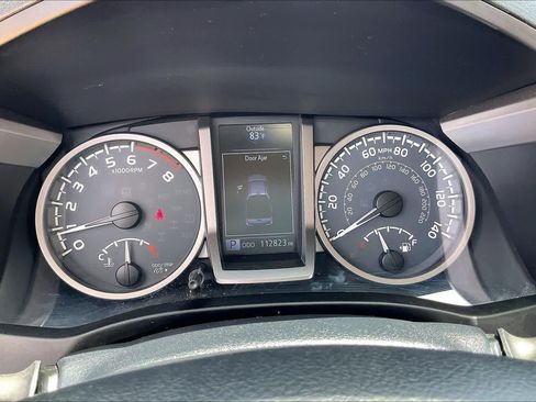 Used 2017 Toyota Tacoma SR5 w/ Tow Package RWD image 22