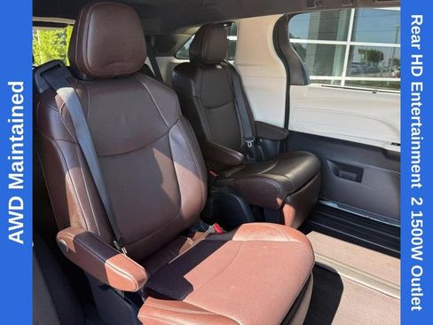 Used 2022 Toyota Sienna Platinum AWD/4WD image 12