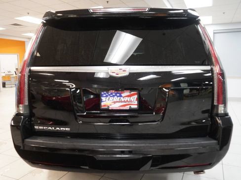 Used 2018 Cadillac Escalade ESV Luxury AWD/4WD image 11