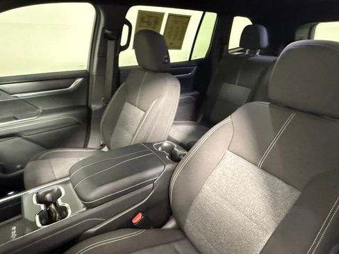 Used 2025 GMC Acadia Elevation FWD image 31