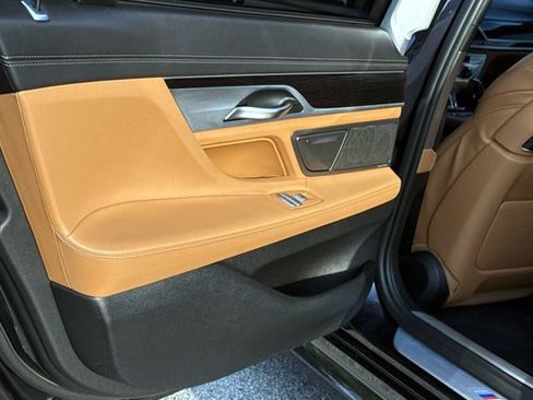 Used 2019 BMW 750i RWD image 11