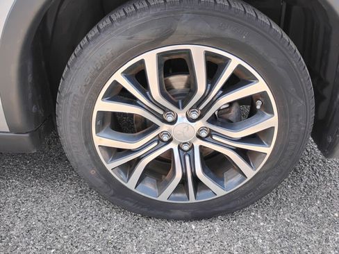 Used 2017 Mitsubishi Outlander ES AWD/4WD image 27