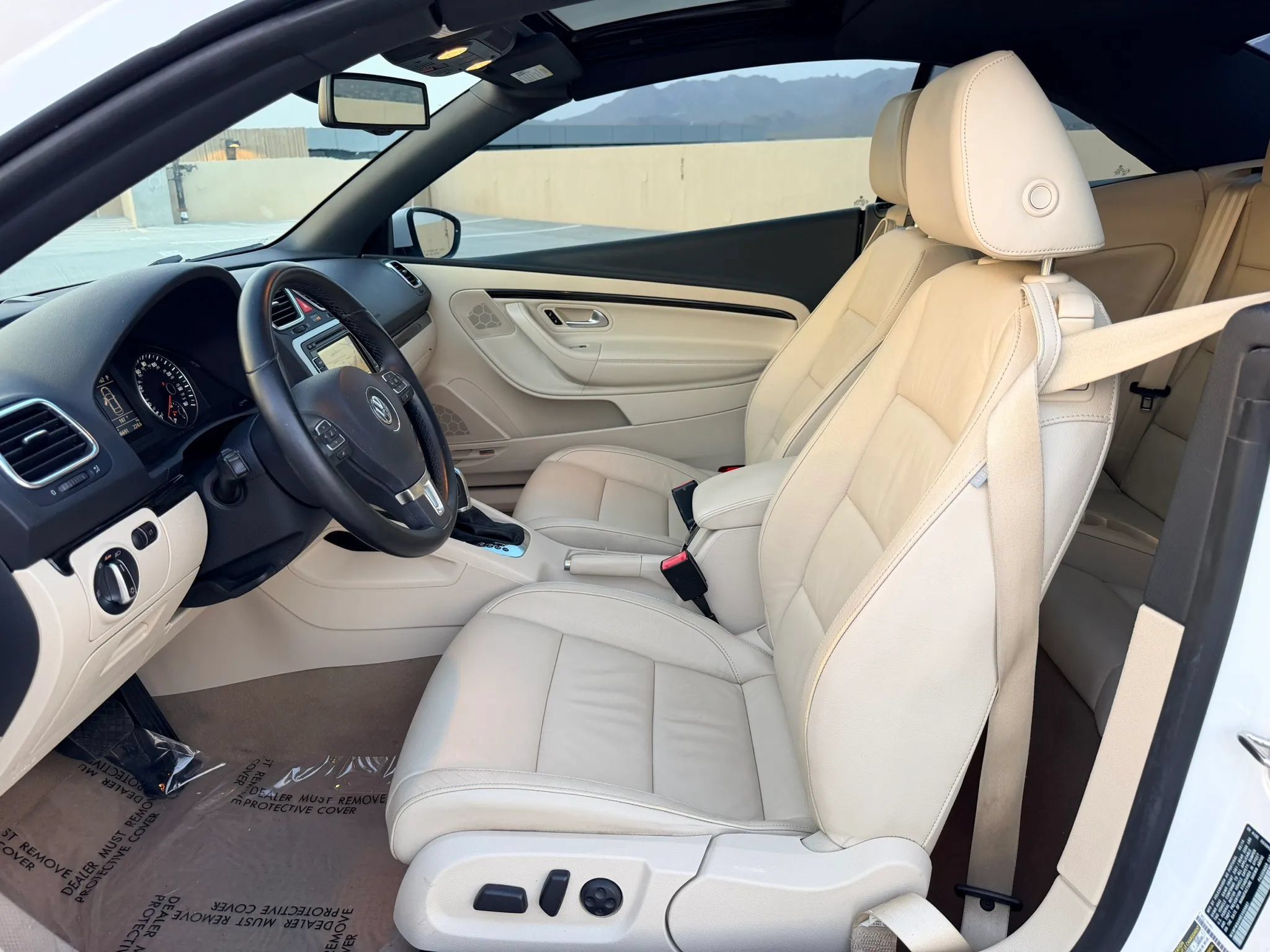Used 2014 Volkswagen Eos Executive FWD image 10