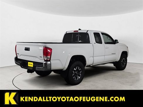 Used 2017 Toyota Tacoma SR5 image 5