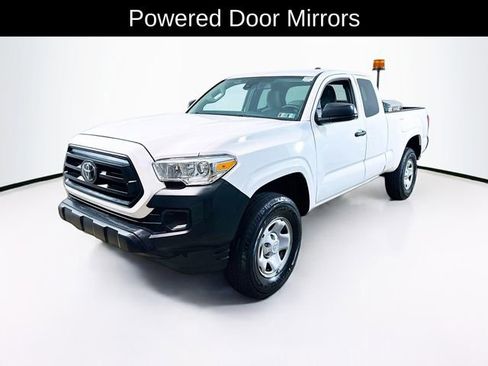 Used 2022 Toyota Tacoma SR image 3