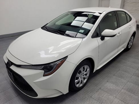 Used 2020 Toyota Corolla LE FWD image 2