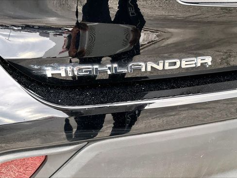 Used 2021 Toyota Highlander XLE image 31