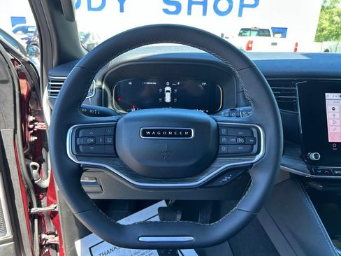 Used 2024 Jeep Wagoneer L Series II w/ Flexible Seating Group AWD/4WD image 18