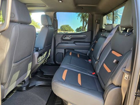 Used 2024 GMC Sierra 1500 AT4 w/ Technology Package AWD/4WD image 14