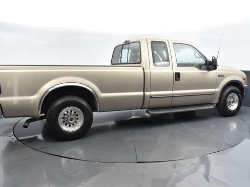 Used 2000 Ford F250 Lariat image 4