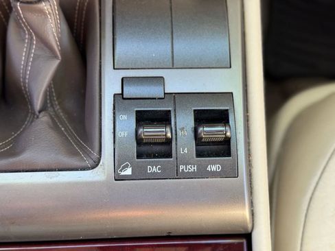 Used 2011 Lexus GX 460 image 28