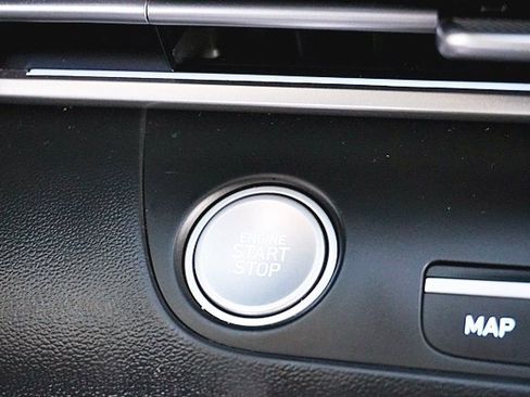 Certified 2025 Hyundai Elantra SEL image 29