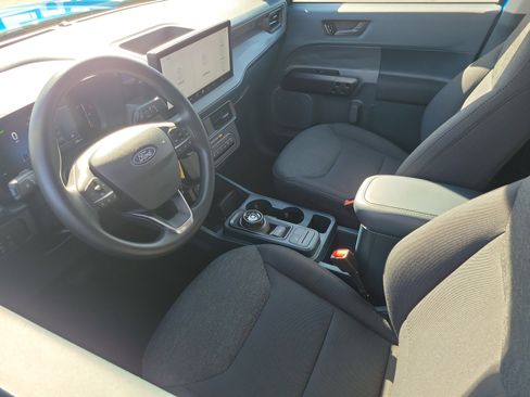 Used 2025 Ford Maverick XL image 3