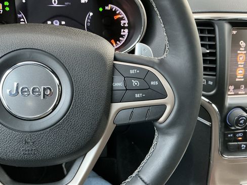 Used 2016 Jeep Grand Cherokee Limited w/ Luxury Group II image 13