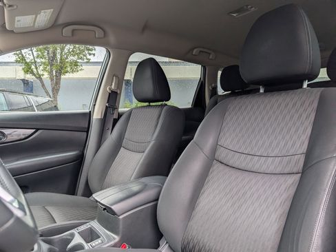 Used 2018 Nissan Rogue SV AWD/4WD image 23