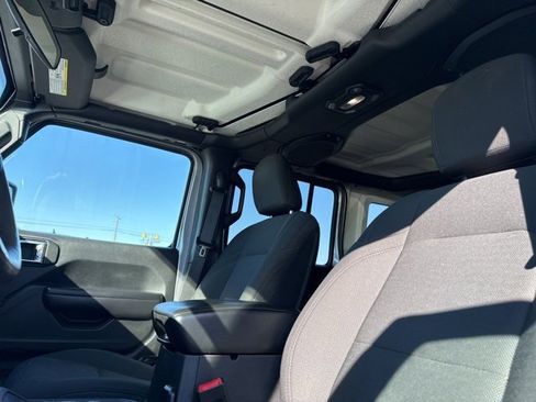 Used 2018 Jeep Wrangler Unlimited Sport S image 18