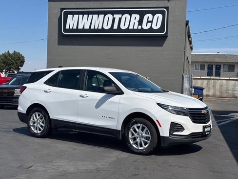 Used 2022 Chevrolet Equinox LS AWD/4WD image 1