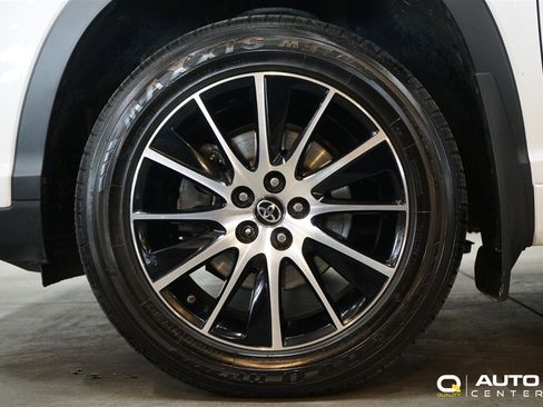 Used 2018 Toyota Highlander XLE image 9