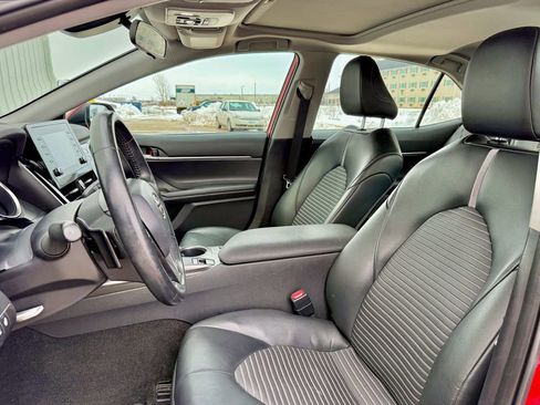 Used 2021 Toyota Camry SE w/ Cold Weather Package image 11