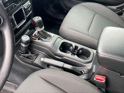 Used 2022 Jeep Wrangler Sport AWD/4WD image 20