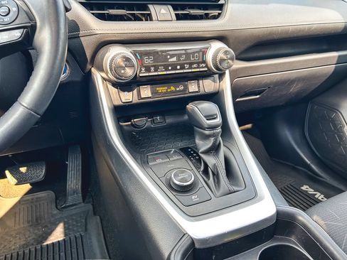 Used 2020 Toyota RAV4 XLE w/ Convenience Package AWD/4WD image 17