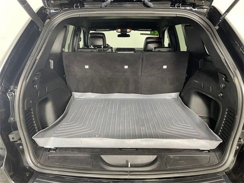 Certified 2021 Jeep Grand Cherokee Laredo X image 16