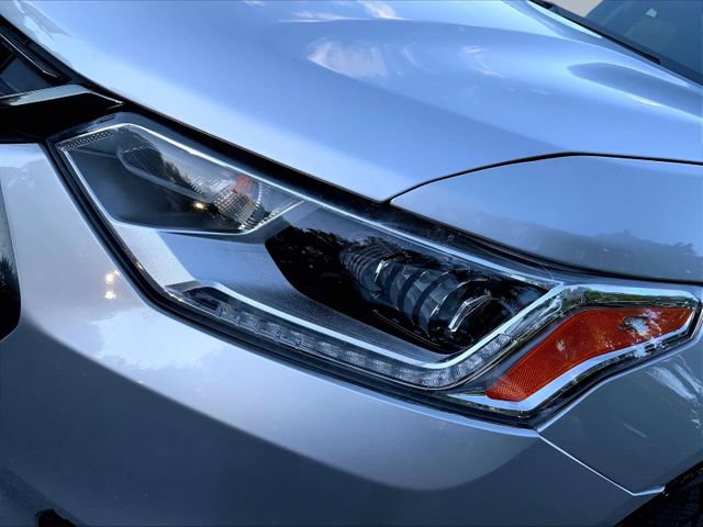 Used 2021 Chevrolet Traverse Premier w/ Redline Edition AWD/4WD image 7