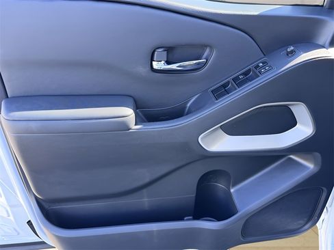 Used 2024 Nissan Frontier SV image 29