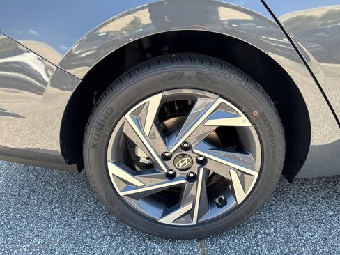 Certified 2025 Hyundai Elantra Sport FWD image 17