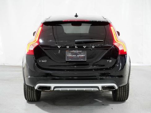 Used 2015 Volvo V60 T5 Cross Country Platinum w/ Climate Package AWD/4WD image 4