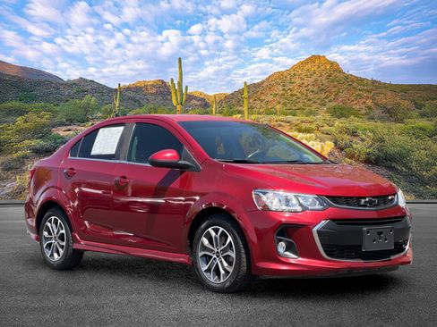 Used 2018 Chevrolet Sonic LT w/ Convenience Package FWD image 2