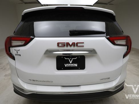 Used 2024 GMC Terrain SLT AWD/4WD image 3