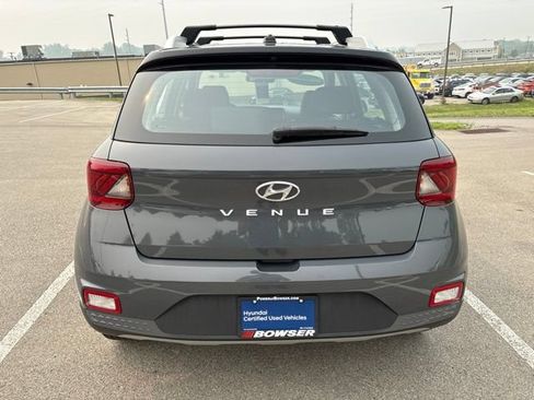 Used 2025 Hyundai Venue Limited FWD image 4