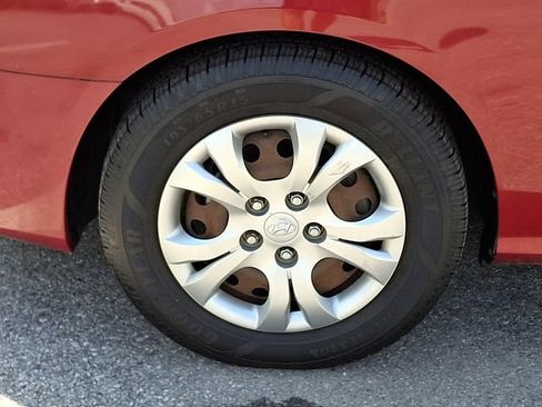 Used 2010 Hyundai Elantra GLS FWD image 9