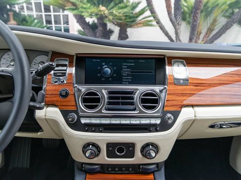 Used 2013 Rolls-Royce Ghost RWD image 35