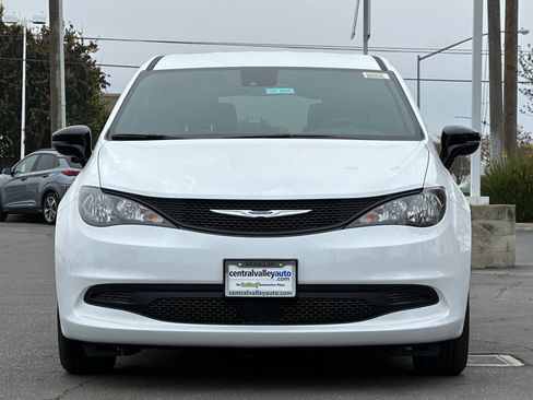 New 2026 Chrysler Voyager LX image 9