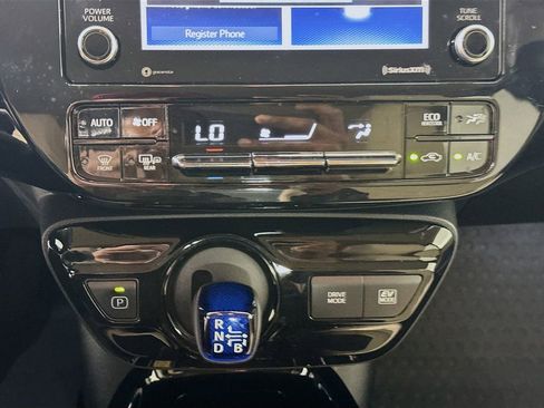 Used 2022 Toyota Prius XLE FWD image 16