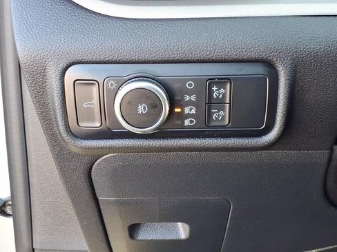 Used 2024 Ford Explorer XLT w/ Equipment Group 202A AWD/4WD image 19