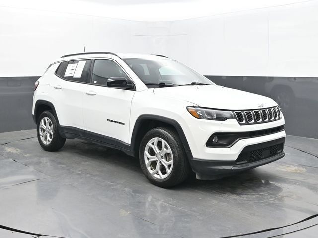 Used 2024 Jeep Compass Latitude AWD/4WD image 7