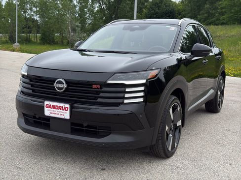 Used 2025 Nissan Kicks SR AWD/4WD image 2